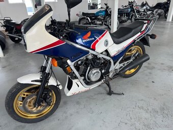 HONDA VF 750 F - 5