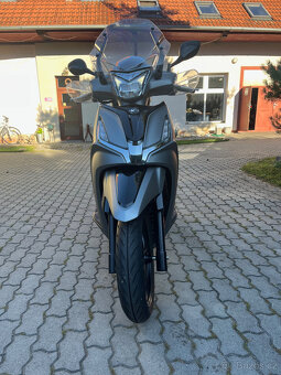 Skútr Agility 300 - 5