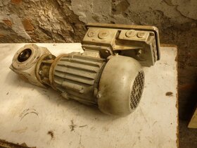 elektropřevodovka 0,37kw/380V /670 ot./min - 5