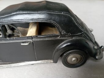Model starého auta, pro sběratele, veterán. - 5