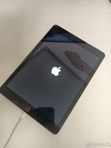 Macbook Pro + iPad + iPhone SE - 5