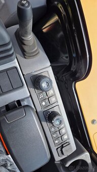 Prodám nový CAT 302.7 2,8t se zárukou - 5