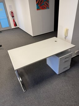 Stůl s boxem se šupliky - 5