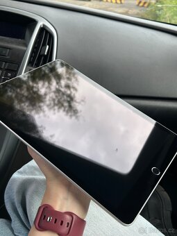 iPad 9. generace 10,2” – 256 GB, skvělý stav, plně funkční - 5