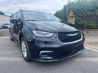 Chrysler Pacifica 3,6 L RU Čočka Adapttemp 2022 - 5