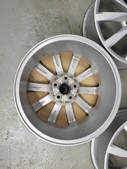 Originál 17" VW Dijon 5x112 Golf 7 Octavia 3 - 5