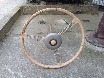 Volant a řídící tyč na auto-veterána - 5