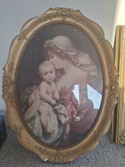 2 obrazy a kříž a mosazný lustr - 5