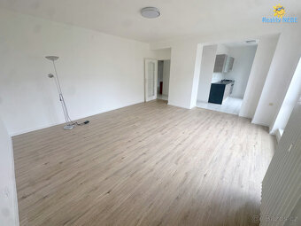 Pronájem bytu 3+kk, 94m2 Kubánské nám. Praha - 5