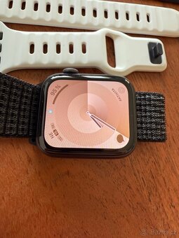 Krásné Apple Watch 6 44mm, nabíječka, řemínky - 5