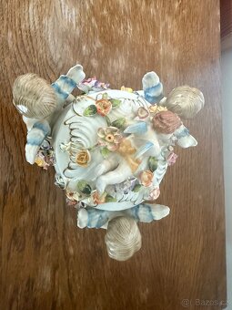 Krásná starožitná porcelánová figurální dóza s víkem - 5