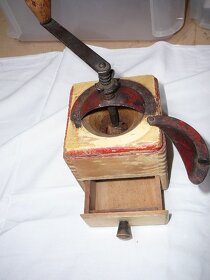dřevěný a plechový mlýnek na kávu,dřevěný hmoždíř s paličkou - 5