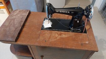 Singer 15K – funkční šlapací šicí stroj se stolkem - 5