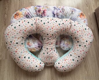 Kojící polštář pro dvojčátka - 5