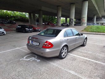 Mercedes Benz E320 - 5