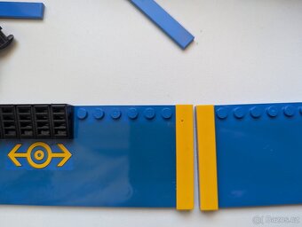 LEGO vlak lokomotiva ze setu 60052 bez motoru a pohonu - 5