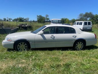 Lincoln Town car - 5