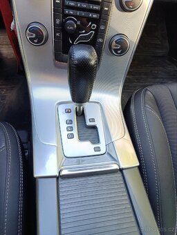 Volvo V60 R-Design, automat, pětiválec 2.0 D 120kw - 5