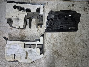 BMW E90 interiérové spodní kryty + přihrádka - 5