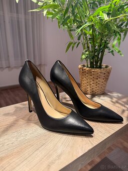 Guess Dabbey lodicky, vel. 40 - 5