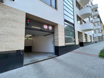 Pronájem garážového stání 15 m2 - 5