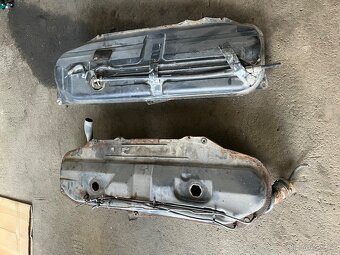 Nádrže BMW e30 - 5