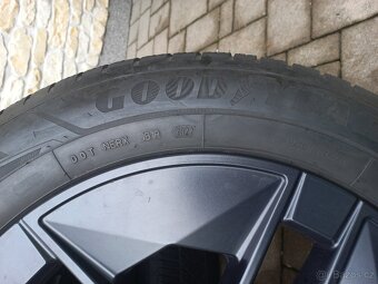 BMW iX zimní 20 Styling 1002 Goodyear 235 60 DOT2922 8mm - 5