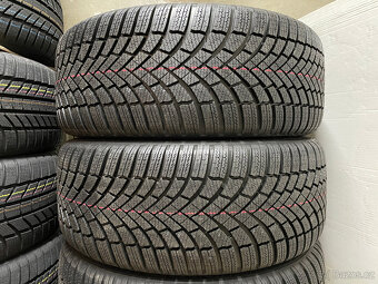 NOVÉ BRIDGESTONE BLIZZAK LM005 235/40/19 96V XL FR DOT 2424 - 5