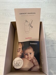 Růžové nosítko Babybjörn - 5
