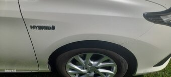 Toyota Auris Hybrid - 5