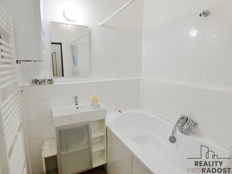Světlý, byt o velikosti 2+kk, 54m2, který se nachází v oblíb - 5