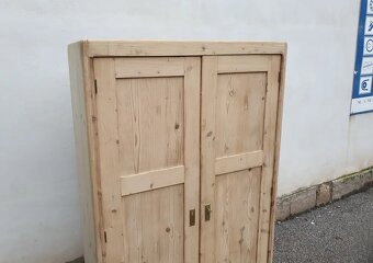 STAROŽITNÁ SKŘÍNKA PO CELKOVÉ RENOVACI - 5