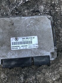 ŘÍDÍCÍ JEDNOTKA MOTORU / AIRBAGŮ ŠKODA FABIA OCTAVIA 1 - 5