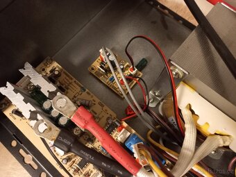 Nefunkční UPS na externí bat. na ND - 5