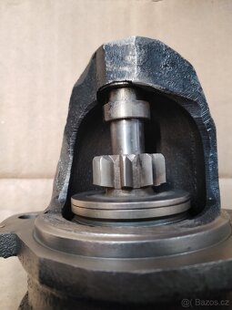 Moskvič díly startér - 5