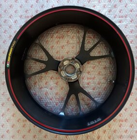 Ducati Hypermotard 939/950 - 5