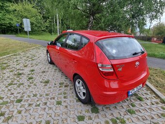 HYUNDAI i30 1.4 i BENZÍN 79.800 km - 5