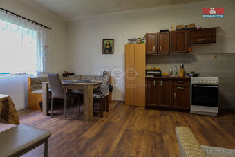 Prodej rodinného domu 7+1, 1325 m2, Janov - 5