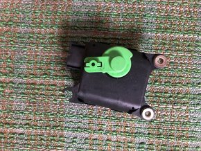 Servomotor centrální směšovací klapky klimatizace vw golf 4 - 5