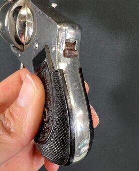 Krásný historický hammerless revolver bulldog ráže .38, 9 mm - 5