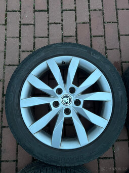 ALU Octavia III gumy Barum Bravuris 5HM 205/55/17 - 5