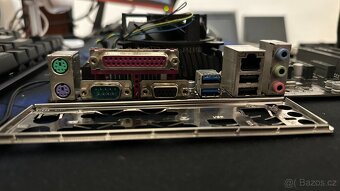 GIGABYTE GA-H81-D3 + i5-4460 (4C/4T) - 5