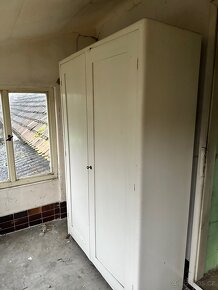 Mohutná starožitná skříň 120x185 - 5