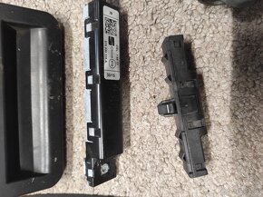 Prodám díly Seat Ateca rv 2017 věci z 5 dveří - 5