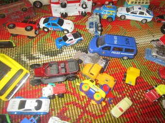 RETRO HRAČKY-AUTIČKA - 5