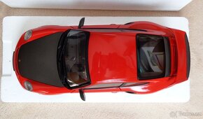 Porsche 911 GT2 RS 2011 1:18 Minichamps - 5