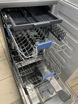 Nepoužitá myčka Beko BDFS26040XQ - 5