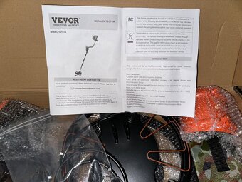 Nový detektor kovů, metalodetektor VEVOR TS181A - 5