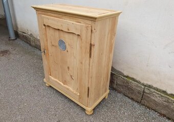 STAROŽITNÁ POTRAVINOVÁ SKŘÍNKA PO RENOVACI - 5