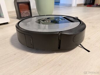 Robotický vysavač iRobot Roomba i7 - 5